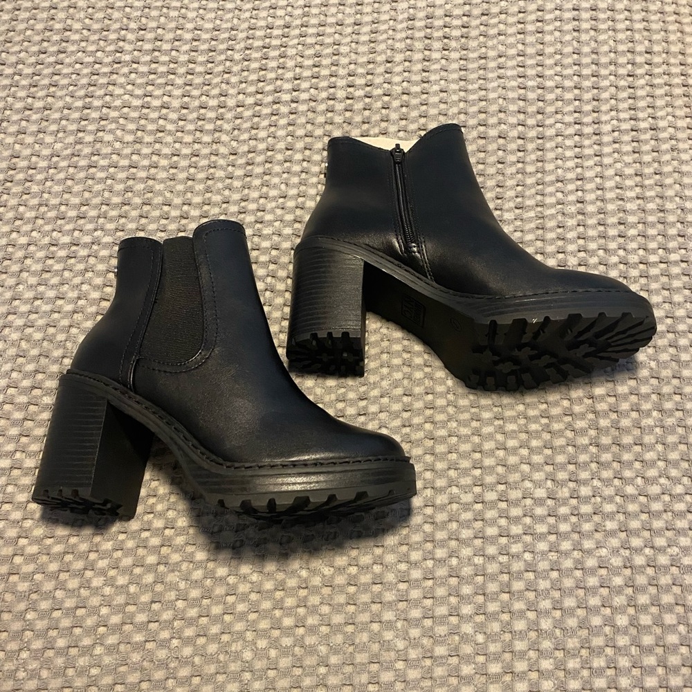 NWT Madden NYC black boots